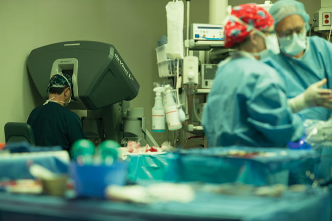 Photo of Dr. Marc R. Katz performing robotic mitral valve surgery